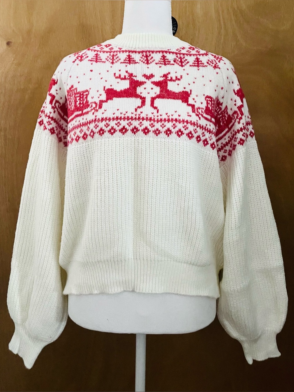 Cozy Nordic Reindeer Knit Sweater - Off-White with Red Pattern. Size M